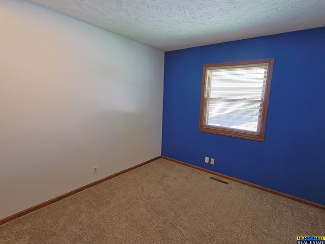 904 Iron Road, Papillion, NE 68046