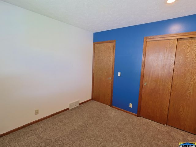 904 Iron Road, Papillion, NE 68046