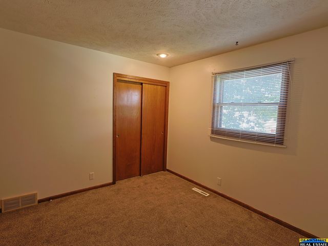 904 Iron Road, Papillion, NE 68046