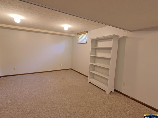 904 Iron Road, Papillion, NE 68046