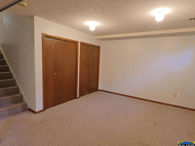 904 Iron Road, Papillion, NE 68046