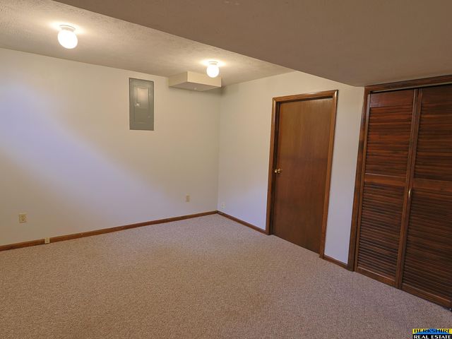 904 Iron Road, Papillion, NE 68046