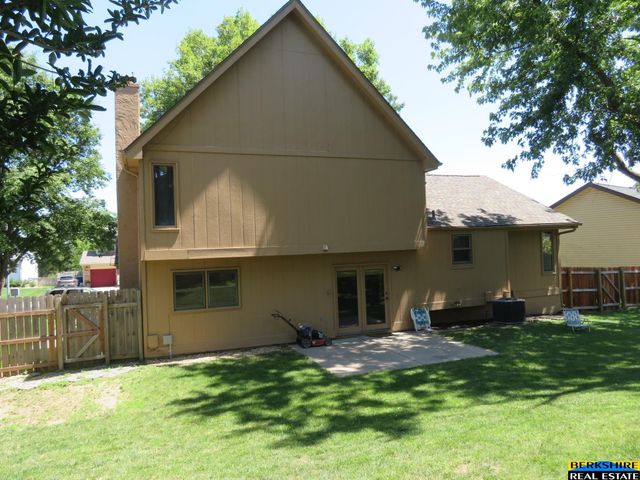 904 Iron Road, Papillion, NE 68046