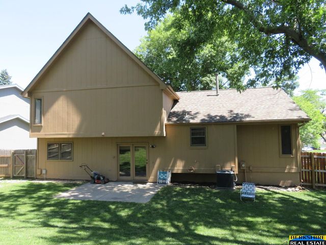 904 Iron Road, Papillion, NE 68046
