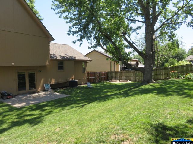 904 Iron Road, Papillion, NE 68046