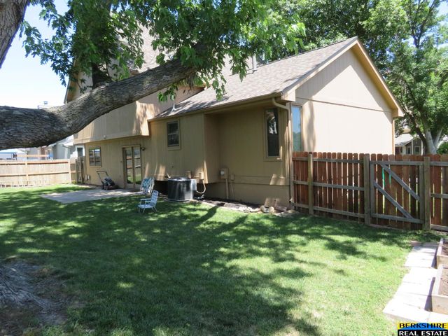 904 Iron Road, Papillion, NE 68046