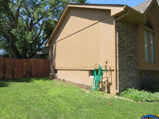 904 Iron Road, Papillion, NE 68046