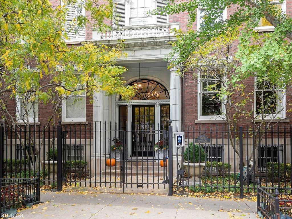 1201 N Astor Street G, Chicago, IL 60610