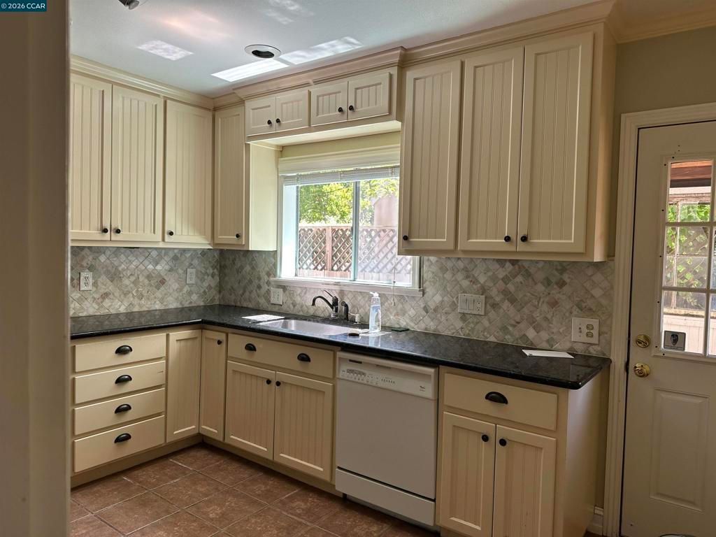 Image 12 of property listing at 1272 Pine St, Palo Alto, CA 94301