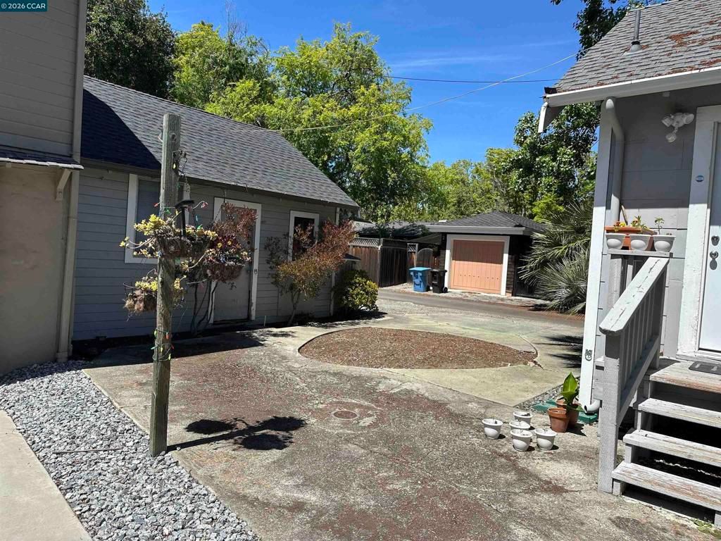 Image 4 of property listing at 1272 Pine St, Palo Alto, CA 94301