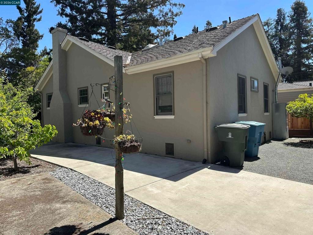 Image 8 of property listing at 1272 Pine St, Palo Alto, CA 94301