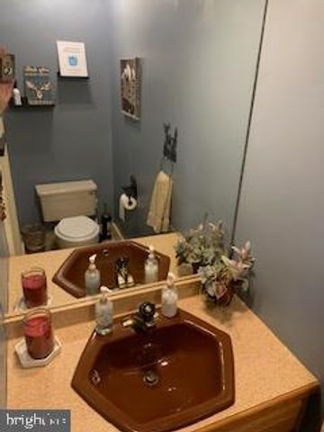 33 ELEVATOR, Lake Harmony, PA 18624