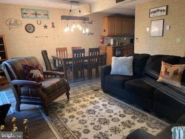 33 ELEVATOR, Lake Harmony, PA 18624