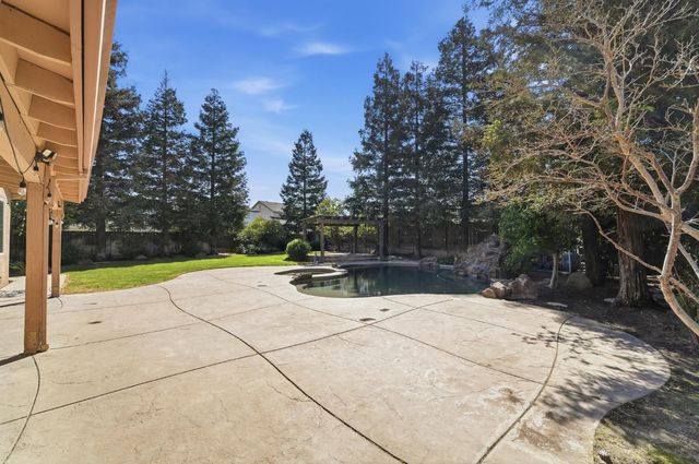 3326 S Rose Brook Dr, Riverbank, CA 95367