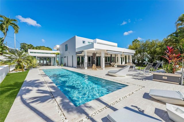 B32 EASTSIDE COURT, Guaynabo, PR 00969