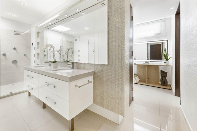 B32 EASTSIDE COURT, Guaynabo, PR 00969