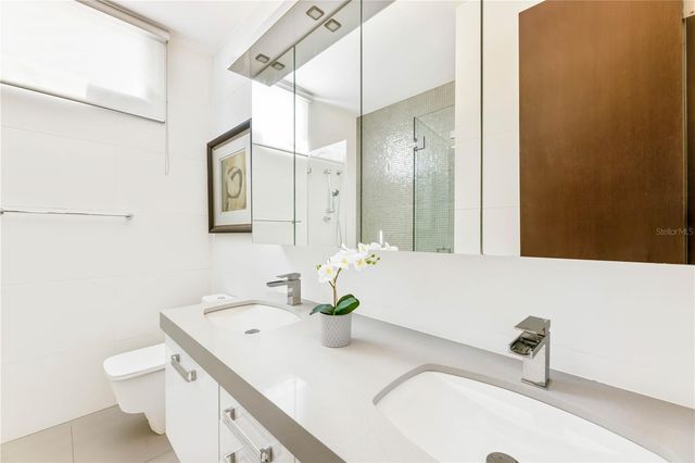 B32 EASTSIDE COURT, Guaynabo, PR 00969