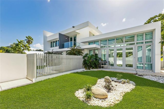 B32 EASTSIDE COURT, Guaynabo, PR 00969