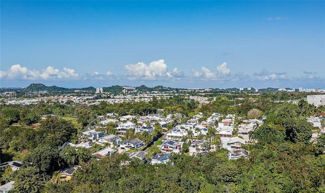 B32 EASTSIDE COURT, Guaynabo, PR 00969