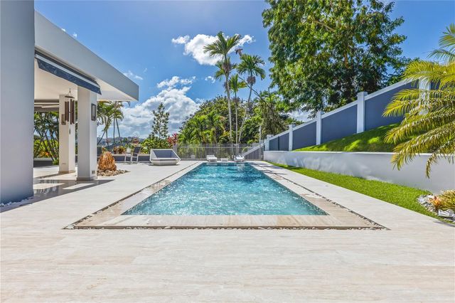 B32 EASTSIDE COURT, Guaynabo, PR 00969