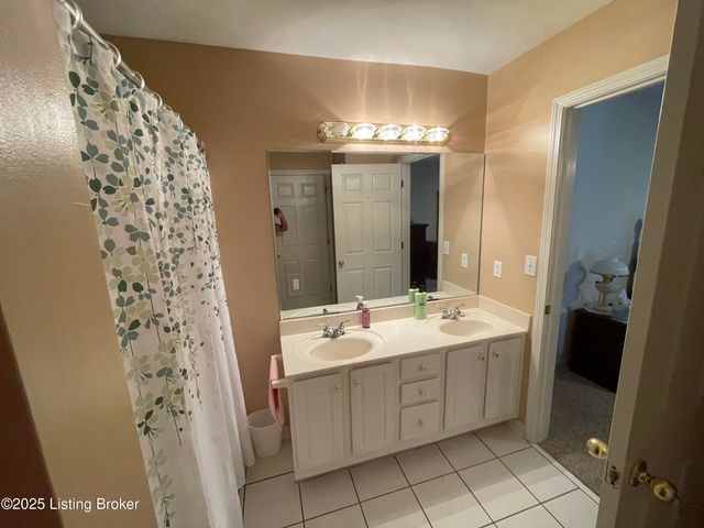 7814 Fern Gardens Way, Louisville, KY 40291