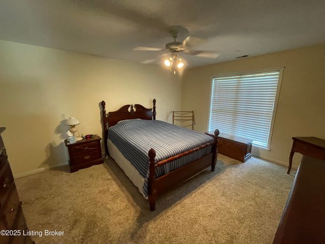 7814 Fern Gardens Way, Louisville, KY 40291