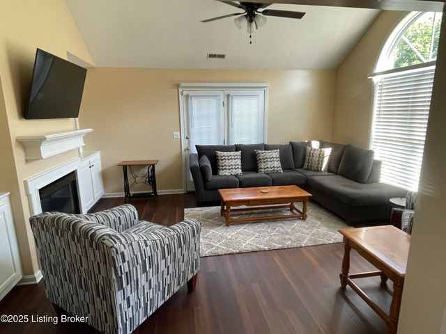 7814 Fern Gardens Way, Louisville, KY 40291