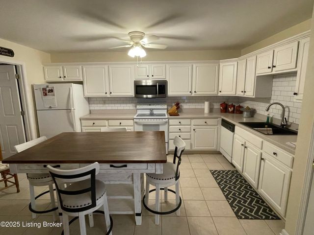 7814 Fern Gardens Way, Louisville, KY 40291