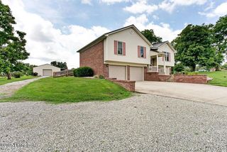 843 Hobbs Ln, Coxs Creek, KY 40013