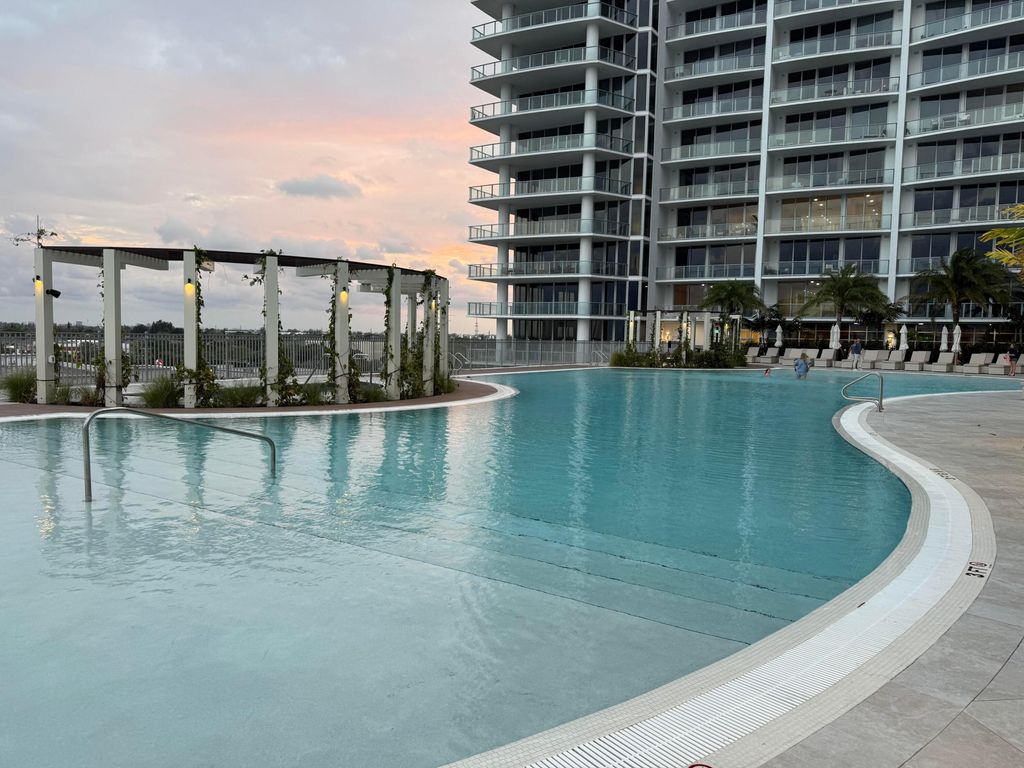 220 Lake Shore Drive Unit 1505, Lake Park, FL 33403