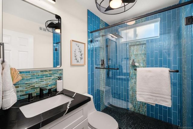 2002 Pointe Pkwy, San Diego, CA 91978