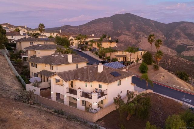 2002 Pointe Pkwy, San Diego, CA 91978