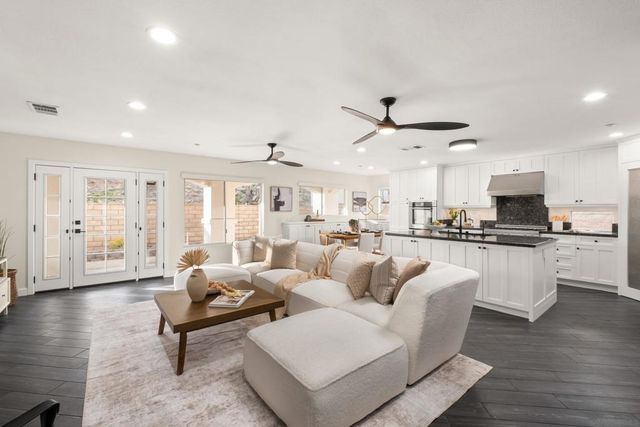 2002 Pointe Pkwy, San Diego, CA 91978
