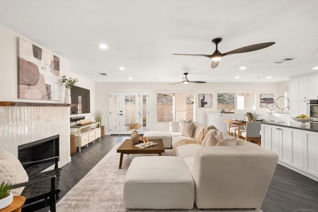 2002 Pointe Pkwy, San Diego, CA 91978