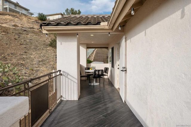 2002 Pointe Pkwy, San Diego, CA 91978