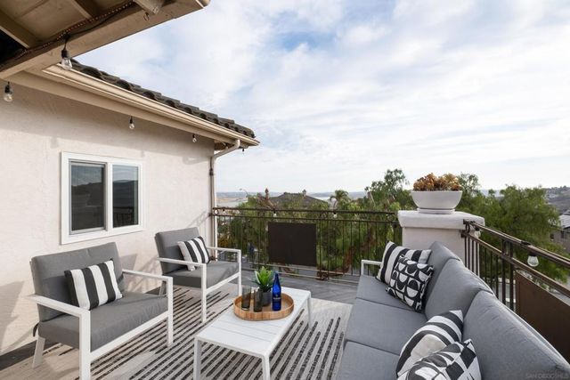 2002 Pointe Pkwy, San Diego, CA 91978