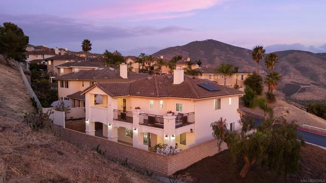 2002 Pointe Pkwy, San Diego, CA 91978