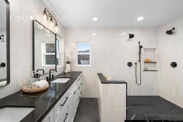 2002 Pointe Pkwy, San Diego, CA 91978