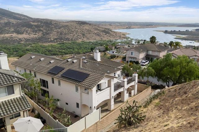 2002 Pointe Pkwy, San Diego, CA 91978