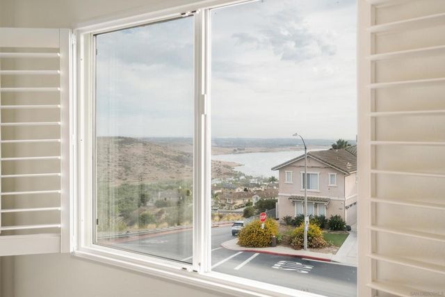 2002 Pointe Pkwy, San Diego, CA 91978