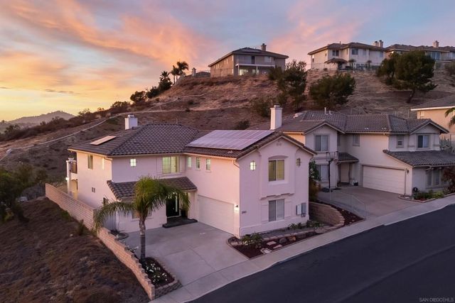 2002 Pointe Pkwy, San Diego, CA 91978