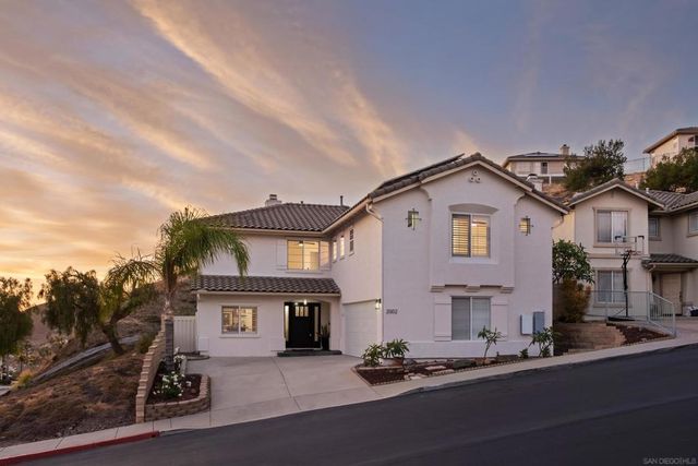 2002 Pointe Pkwy, San Diego, CA 91978