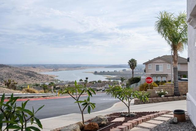 2002 Pointe Pkwy, San Diego, CA 91978