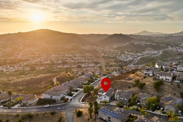 2002 Pointe Pkwy, San Diego, CA 91978
