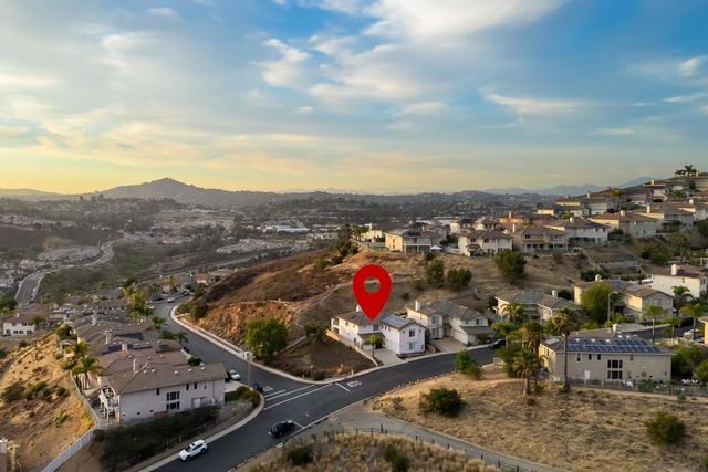 2002 Pointe Pkwy, San Diego, CA 91978