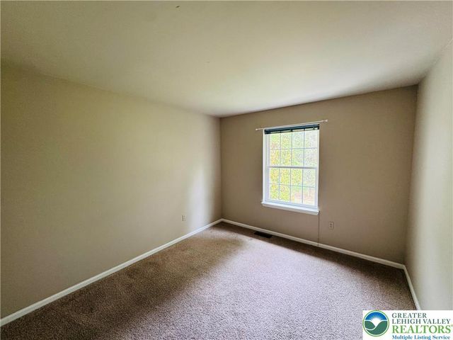 102 Quaker Drive, Bethlehem Twp, PA 18020