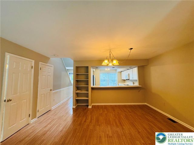 102 Quaker Drive, Bethlehem Twp, PA 18020