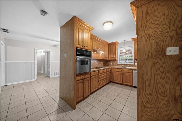 3024 Berryhill, Tyler, TX 75702