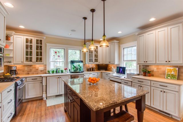 2901 Westmoreland Dr, Nashville, TN 37212