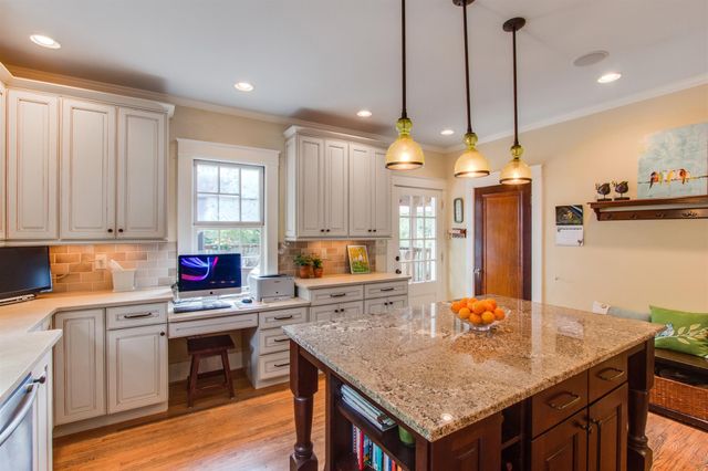 2901 Westmoreland Dr, Nashville, TN 37212